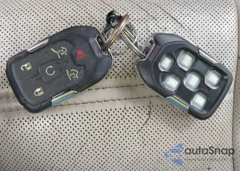 2015 GMC Yukon Xl 1500 Denali z USA, uszkodzony, nr VIN 1GKS2JKJ1FR133910